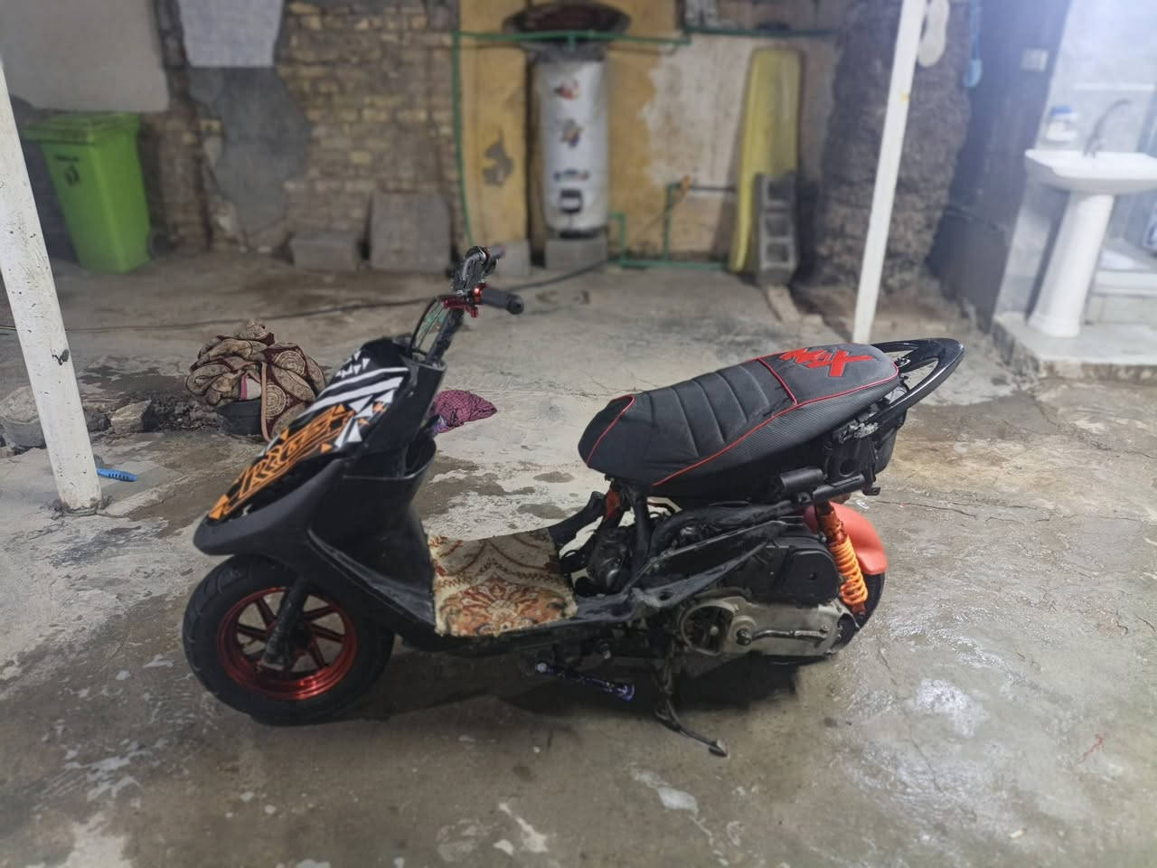 ماكس للبيع شلعه ومعدل بوشه 49مفتوحه دراجه خير من الله هندر واحد وياهة شيال رياضي بعدني مشاده عوزهة بس برغي مكسور بلكور مال الصالنصه الميشتري ليعلق ولا يطب ضفيره جديده*********** او مراوس
