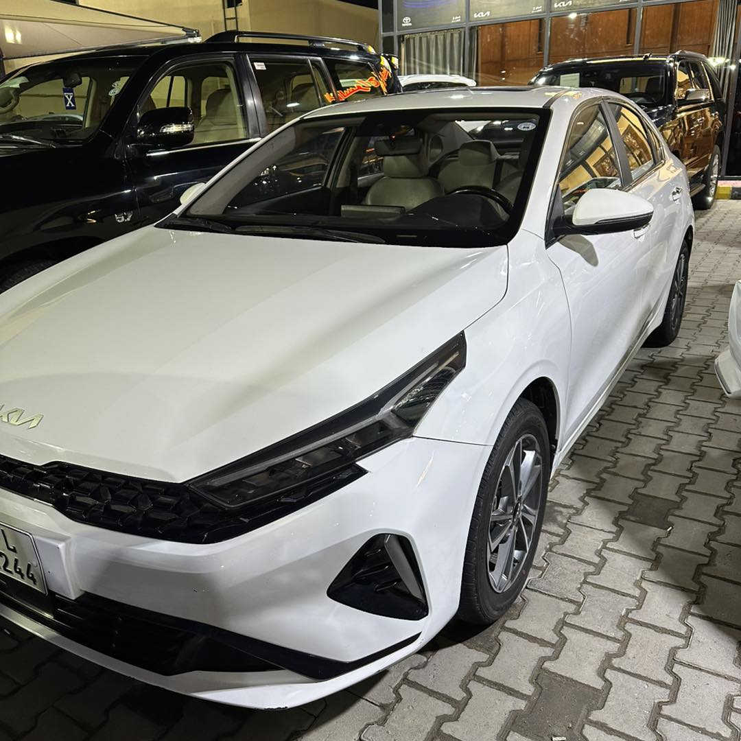 سلام عليكم 
كيا كي3فول موصفات
تبريد قطعتين
بصمه 
فتحه
جلد
ويل كروم
اشاره مرايه
مري شفط
تحكم ستيرين
كامره
شاشاه
لايت زنون عالي ناصي
تحويل وكاله
مكان كربلاء
***********
