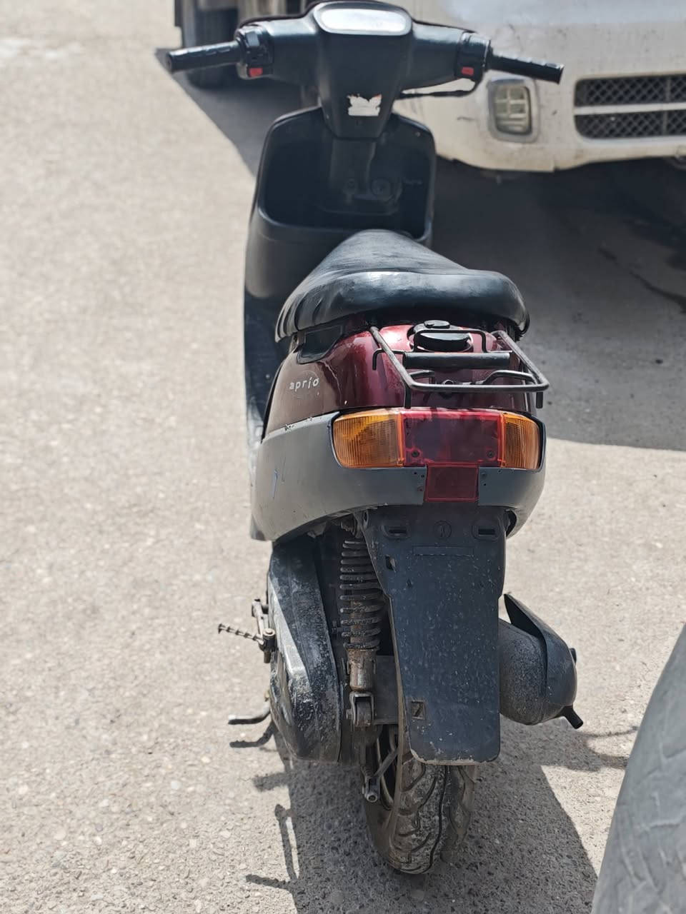 سلام عليكم درجة بطه للبيع الدراجه نضيفه محركهه ناعم كهربائيات شغاله تايرات جدد  العنوان بغداد الشعب *********** السعر ٣٠٠ وبيهه مجال
