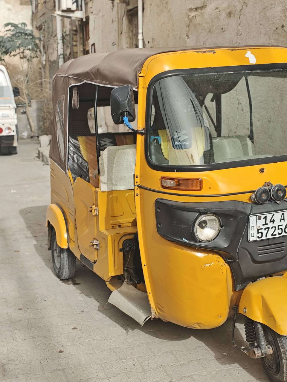 سلام عليكم تكتك موديل واحد وعشرين رقم وسنويه بيه ضربه الغد عل كد شبر والباقي شخوط قليله شوف العين والمكينه مجفته سعر 6ونص وبيه مجال قليل حك جيه مكاني بصره هارثه قرب محطه مشمشه رقمي ***********
