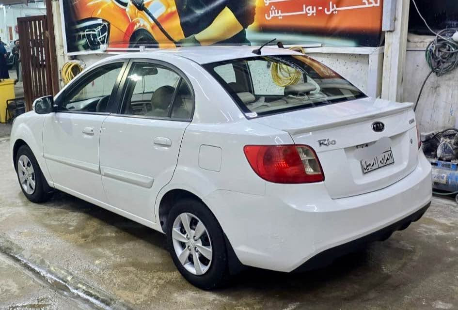 كيا ريو ٢٠١١ 
مكينة 1.6 مامفتوحة مسويلهة ادامة كاملة 
سيارة ماشية ١١٩ حقيقي 
مكفولة كفالة من صبغ وبارد وضربه ماعدا تكحيل بدعاميات والسياره كلش جديده وبالواقع هواي احلى من الصور 
رقم اربيل بسم شركة تريد تحويل تريد وكالة 
تخم تاير جديد تبريد خير من الله 
حداديه جديده 
ستفسار ***********
مامتواجد على فيس النجف, العراق
