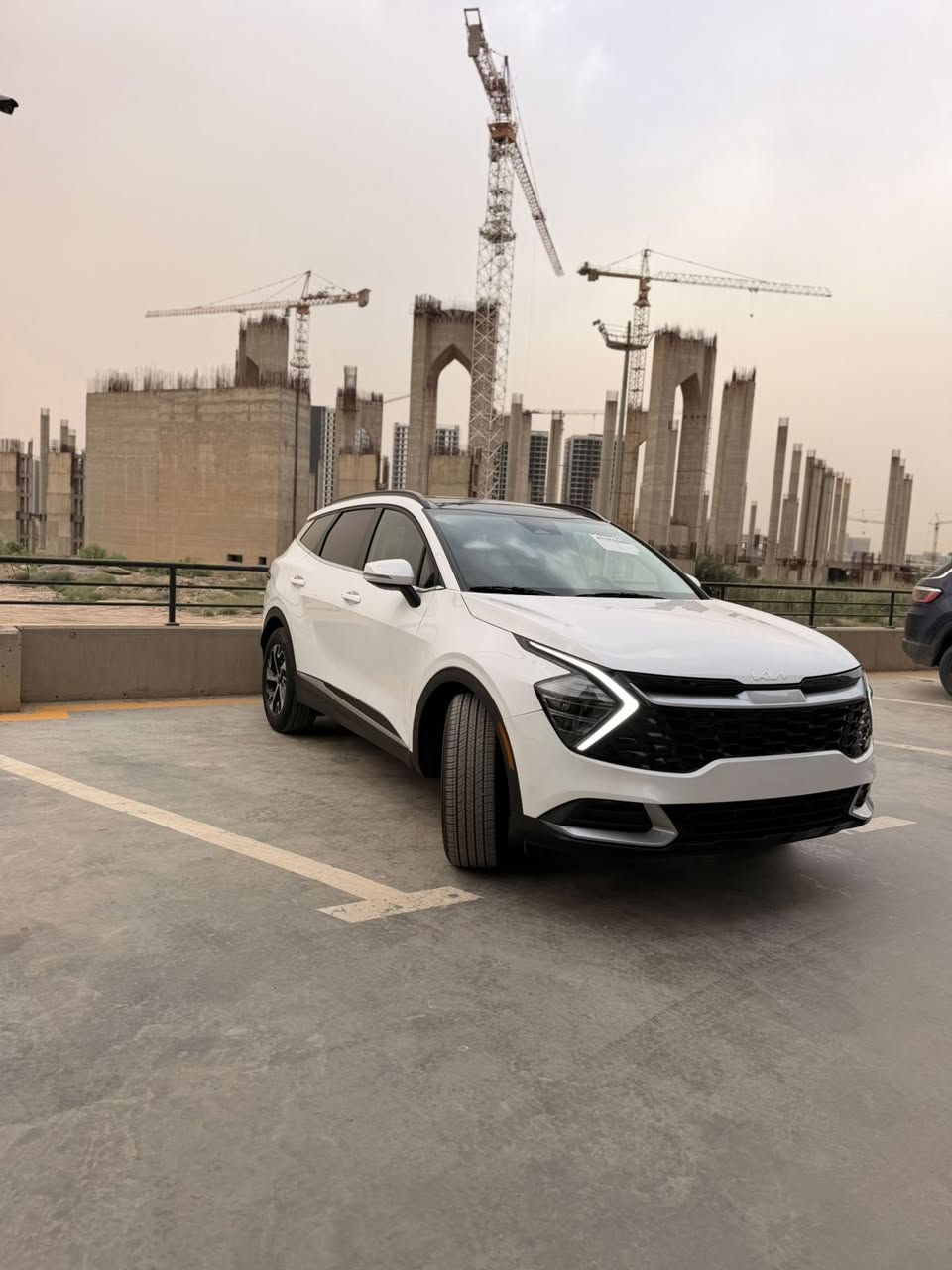 للبيع فقط Kia Sportage 2025  🚗

ماشية فقط 780 ميل 😍
فل مواصفات — وارد أمريكي 🇺🇸

✨ المواصفات:
▪️ فتحة بانوراما + سلايدروف
▪️ تشغيل عن بُعد
▪️ شاشة Apple CarPlay متصلة
▪️  تدفئة مقاعد
▪️ كشنات جلد فاخرة
▪️ كراسي كهربائية
▪️ جنطة كهربائية
▪️  تشغيل عند بعد + فتح وغلق بالبصمة
▪️ فتح وغلق الجنطة بالبصمة
▪️ حساسات أمامية / خلفية / جانبية
▪️ رادار أمامي وخلفي
▪️ نظام النقطة العمياء
▪️ أوتو هولد + مانع انزلاق + توقف ذاتي
▪️ تحكمات ستيرن كاملة
▪️ خرائط 📍
▪️ ويلات حجم 18 
▪️ ليد أمامي وخلفي
▪️ 3 أنظمة قيادة
Sport / Auto / Eco
▪️ شاحن لاسلكي 
▪️  وغيرها .

⚡ المحرك:
2500 GDI
شباك Piano Black ✨

📌 ملاحظة مهمة:
السيارة وارد أمريكي، الضرر كان شبرين بالجاملغ الامامي عكس السائق وشبر من باب الصدر فقط ، وتم التصليح على البارد وتكحيلها بدون صبغ أو تبديل .
لا دواخل، لا لغد، لا شاصي، لا ايرباك — السيارة جديدة ونظيفة وأحلى من الصور .

📄 السيارة داخلة بكتاب شهداء والكتاب باسمي، والسيارة باسمي مع سنوية جديدة ورقم إنكليزي بغداد.

📍 العنوان:
بغداد — مجمع بوابة العراق

للاستفسار اكتب سعر ويجيك بالخاص 
رقمي للتواصل ***********
