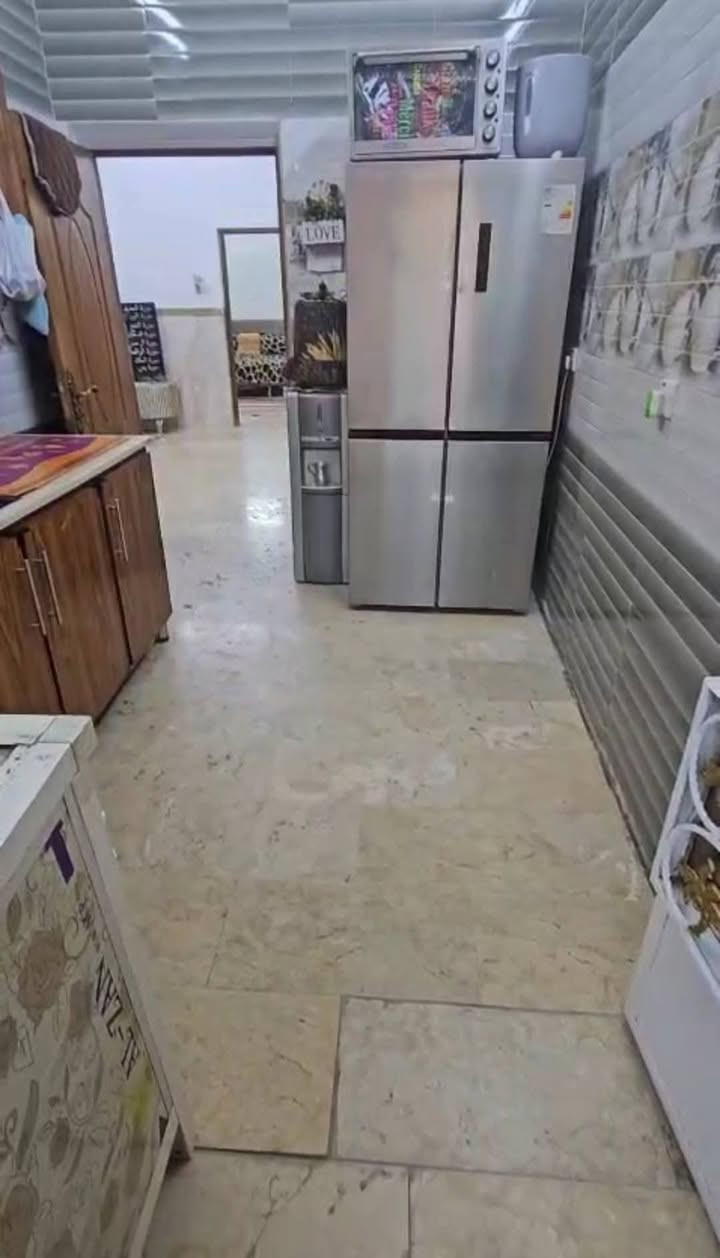 للبيع فقط بيت مساحه ١٠٨ متر وجه ٦ ونزال ١٨ بناء مسلح طابقين طابو صرف يتكون من كراج وخدمات خارجيه ومدخلين صاله ومطبخ وحولي وخدمات وغرفة نوم وترك وطابق ثاني غرفتين نوم وبيتونه وسطح مكانه حي رساله ثالثه قرب أفران العنبكي سعر  مناسب شالله للاستفسار اتصل مكتب دارك للعقار واتساب *********** ***********
