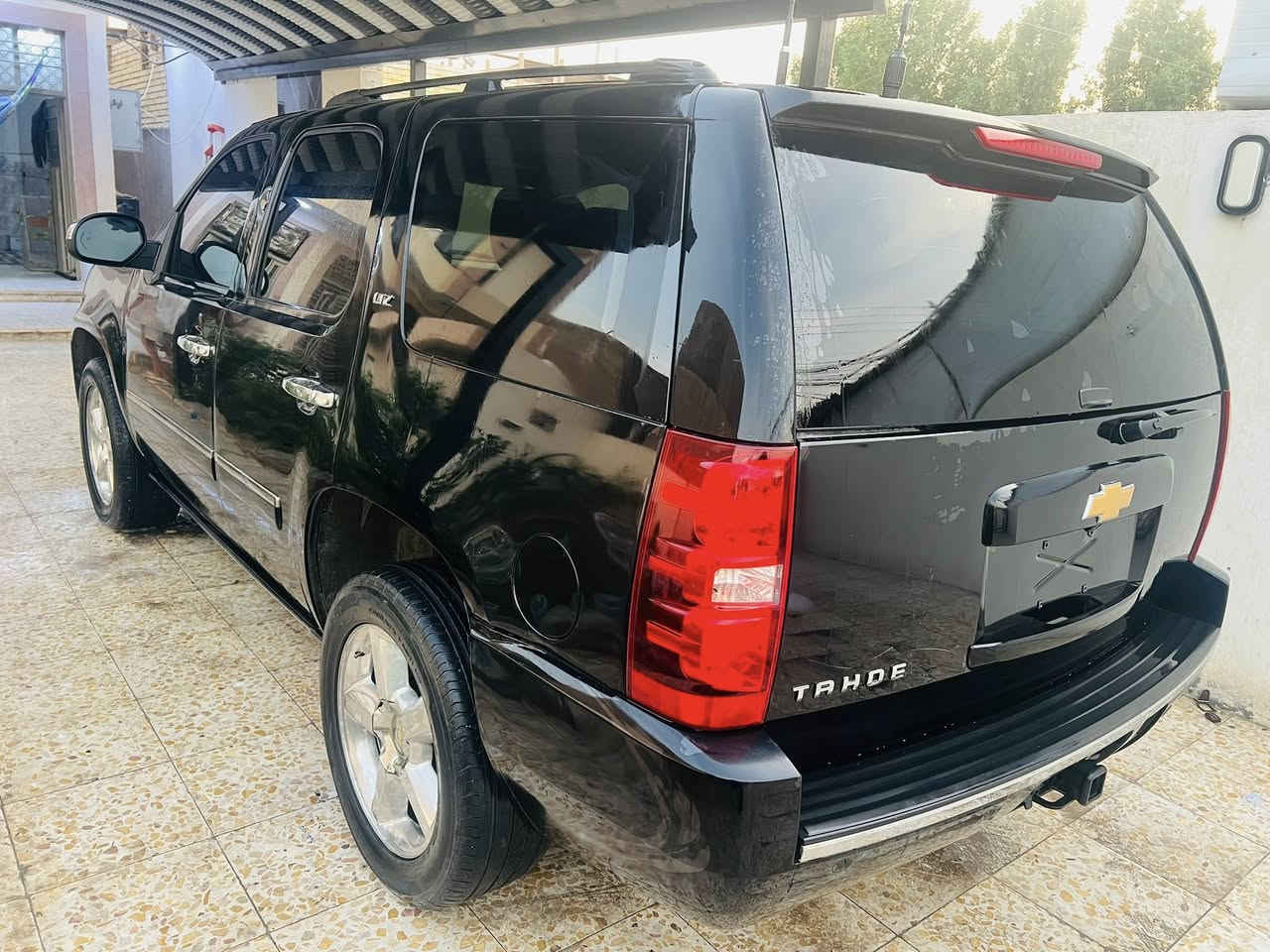 السلام عليكم 
جديد جديد جديد 
للبيع تاهو 2014 ادوات LTZ فول مواصفات 
مكفولة من الكص ومن السرقة 

مكفولة كير ومكينه واكسل 
المواصفات 
دوسات كهربائيه شفط ( تفتح الباب ينزلن الدوسات)
كشنات جلد 
كشنات كهربائي 
شاشة بل دشبول 
شاشة بل قماره 
كشنات منفصل(ملكي ) 
كامره خلفية 
كشنات تدفئه 
ويل كب 
باب خلفي كهربائي 

معروفه مواصفات LTZ 
بيها اهواي مواصفات 
السعر 110 وبيها مجال 
العنوان بغداد 
الهاتف/ ‭***********
