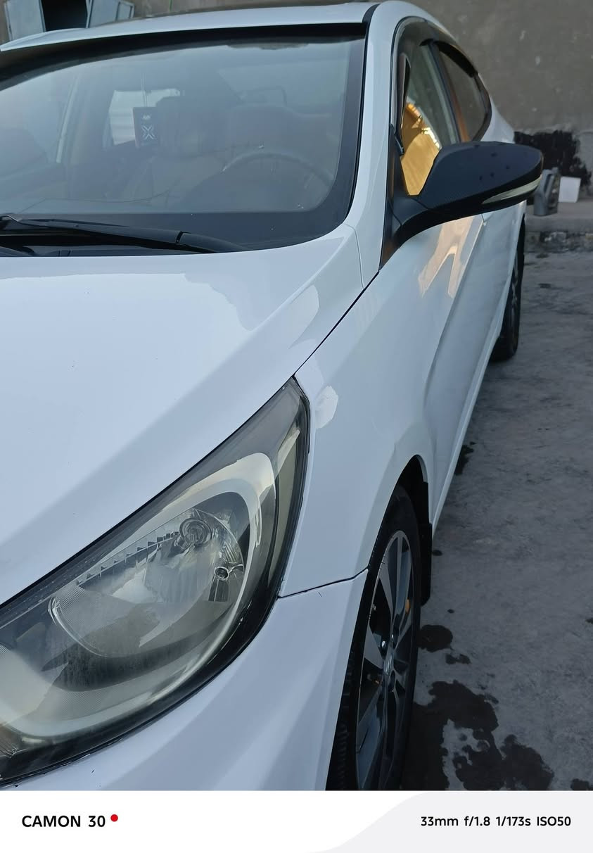 السلام عليكم
اكسنت موديل 2014 خليجي فول مواصفات 
السياره جاهزه للأخير كير محرك حداديه تبريد كله جديد
بيه جاملغ أمامي أو باب خلفي جهه السائق صبغ فقط بدون دواخل رقم بغداد سنويه لل 2028 تحويل مباشر
السعر 100 وبيه مجال بسيط
مكان السياره بابل للاتصال ***********
