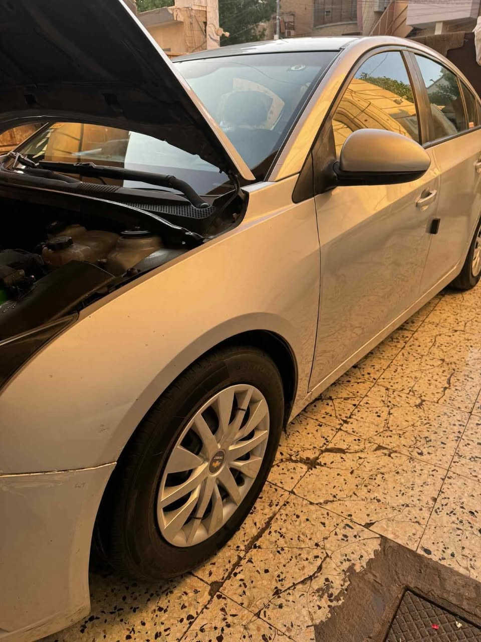 السلام عليكم شباب كروز للبيع موديل 13 سياره خليجيه بيها ٣ قطع صبغ بدون ضربه جراد وانصبغت سياره مكينه وكير جديده تايرات جديده سياره امانه نظيف كلش السعره 82 وبيها مجال بسيط رقمه بغداد جديد بااسمنه لاستفسار لاتصال برقم ***********
