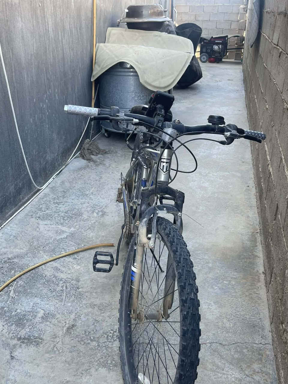 متوفر بايسكل أمريكي للبيع العنوان ناحية البغدادي التواصل على الرقم أو واتساب ***********
