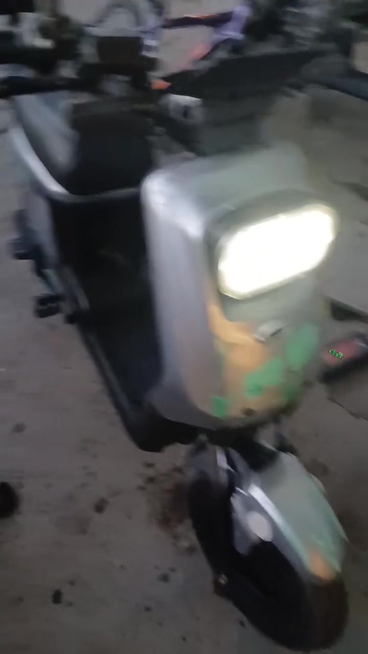 دراجة شحن R8 موديل ٢٥
بطاريات نص عمر 
سعرها ٢٥٠ وبيها مجال
العنوان حي العامل
هاتف ***********
واتساب ***********
