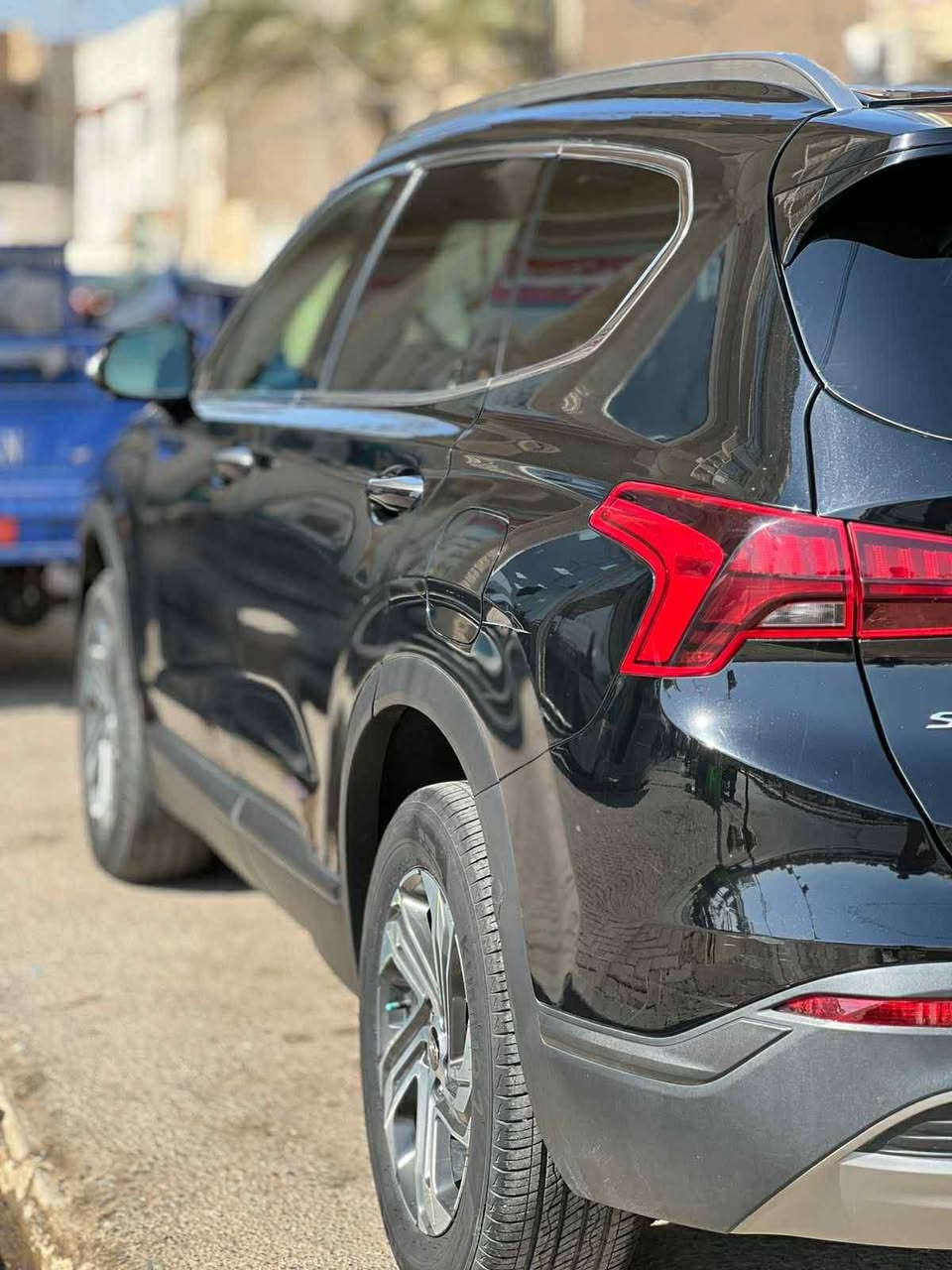 سلام عليكم
سنتافي موديل 2023  وارد امريكي السياره فول مواصفات
عده الفتحة مرقم مثنى بأسمي 
تبديل جاملغ وتصليح ربع البنيد بدون دواخل
كشن كهرباء الامامية
صندوك كهرباء 
كشنات حضن 
2500 محرك  4 سلندر 
تشغيل عن بعد
لد امامي LED
رادار امامي خلفي جانبي 
أنظمة قيادة 4 
‏comfort
‏sport
‏smart
‏snow
-- اطفاء ذاتي
اوتو هولد
مانع انزلاق
كير بيانو
تبريد منفصل 
تبريد قطعتين
فول تحكم استيرن جهتين
شاشة تدعم كار بلي  مع كامرا خلفية دوارة
مانع انحدار 
مانع تصادم امامي خلفي 
تحديد مسار قيادة آليه 
شفتات استيرن 
شاشة اعطال 
لدات امامي نهاري

منافذ شحن امامي خلفي 
وباقي المواصفات معروفة 
السعر على الرقم ***********
