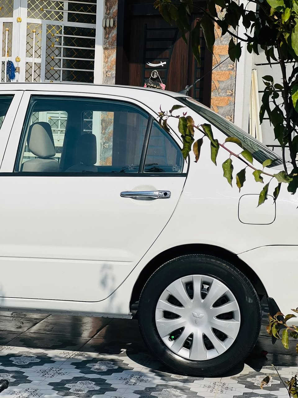 سلام عليكم لانسر موديل 2010 رقم كربلاء دولي بسمي سنويه 28 سياره كامله بدون نقص مكفوله من الضربه و الصبغ و البارد و الشخوط كير و مكينه جدد السياره بعدهة على الشركه تخم تاير جديد صدر امامي خلفي كله جديد السياره حلوه الداخل بعده عل شركة السعر  90 وبيهة مجال 
الاستفسار (***********) او (***********)
