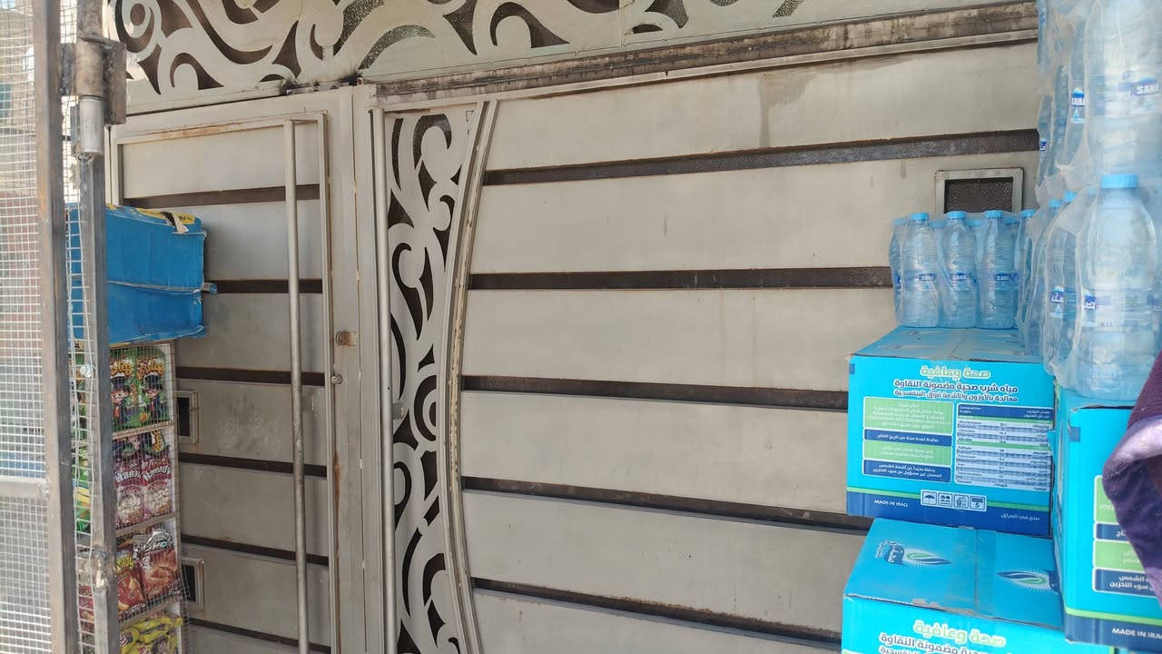 السلام عليكم باب سلايت قاصه للبيع طول 3 متر وارتفاع 2متر و20  جديد قبل 3 اشهر من فصلته سبب البيع اريد اشيله واخلي بمكانه جام خانه للمحل المكان الشطره حي الصحه ***********@
