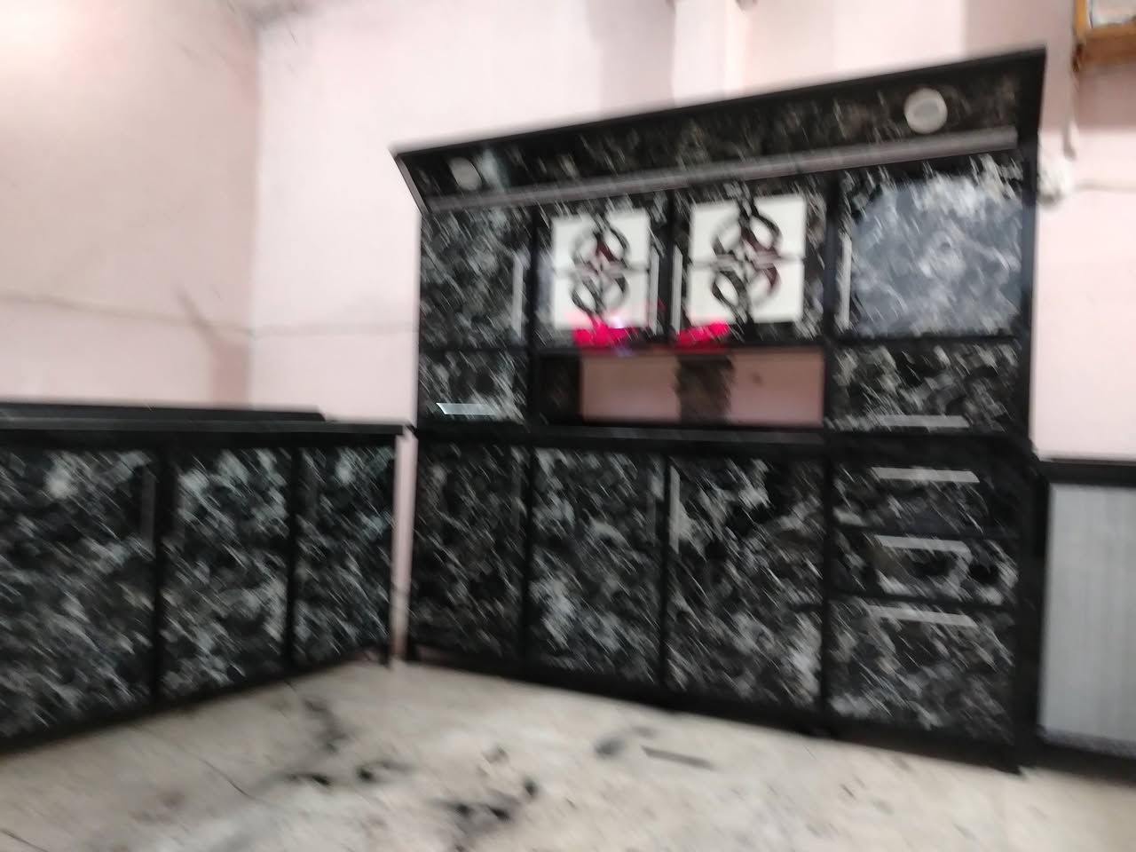 للبيع كونتر ارضى ملحق مترين موديل حديد اخ جديد سعر ٣١٥ بي مجال *********** اسيا ***********
