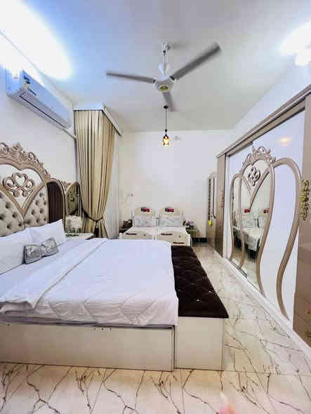 مشتمل للبيع مع الأثاث 
125م قرب جامع السلام منطقة ال16 حي الأمين 
طابقين جاهز ومرتب شارع 12
السعر المطلوب 125وبي مجال مع الأثاث بالكامل 
للاستفسار…***********
***********
