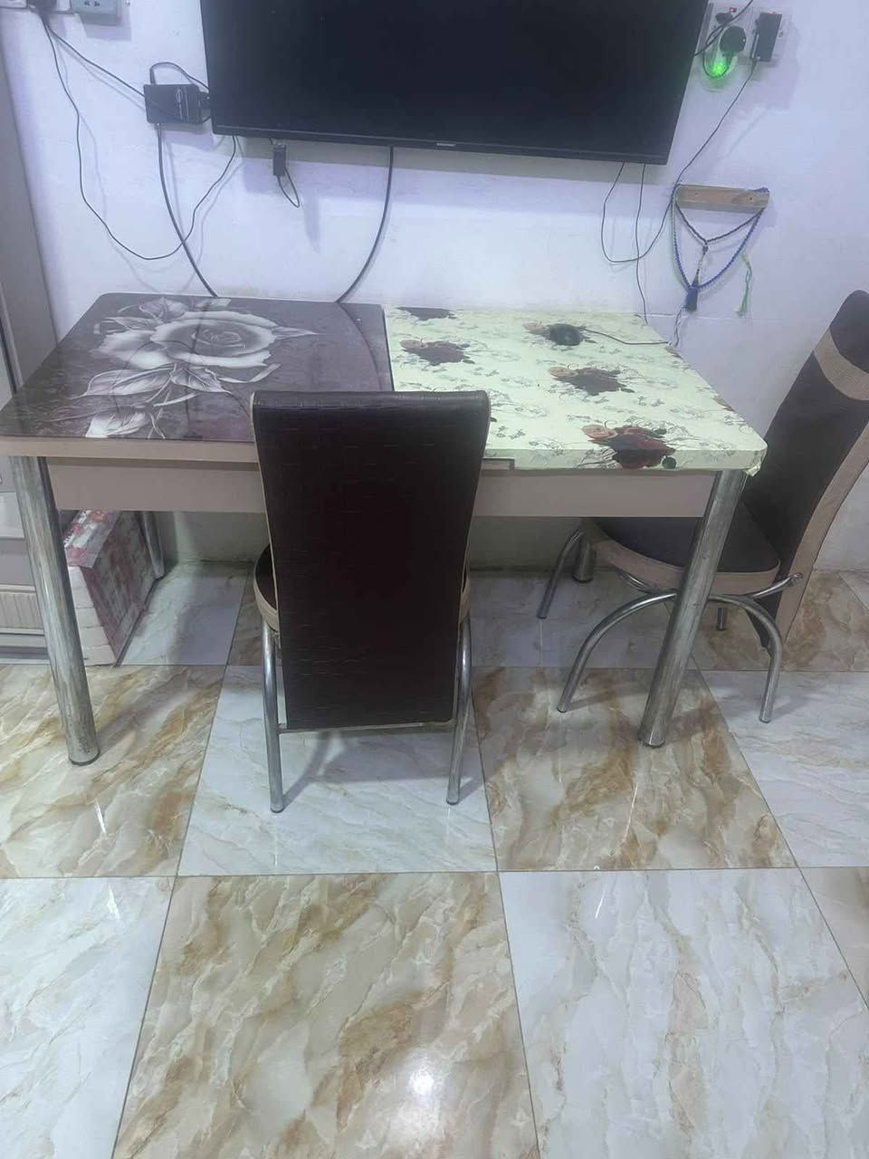 السلام عليكم 
غرفة تسكام للبيع السعر ٧٥٠ وبيها مجال 
ميز طعام وكراسي 
للاستفسار الاتصال على الرقم *********** ديوانية, القادسية
