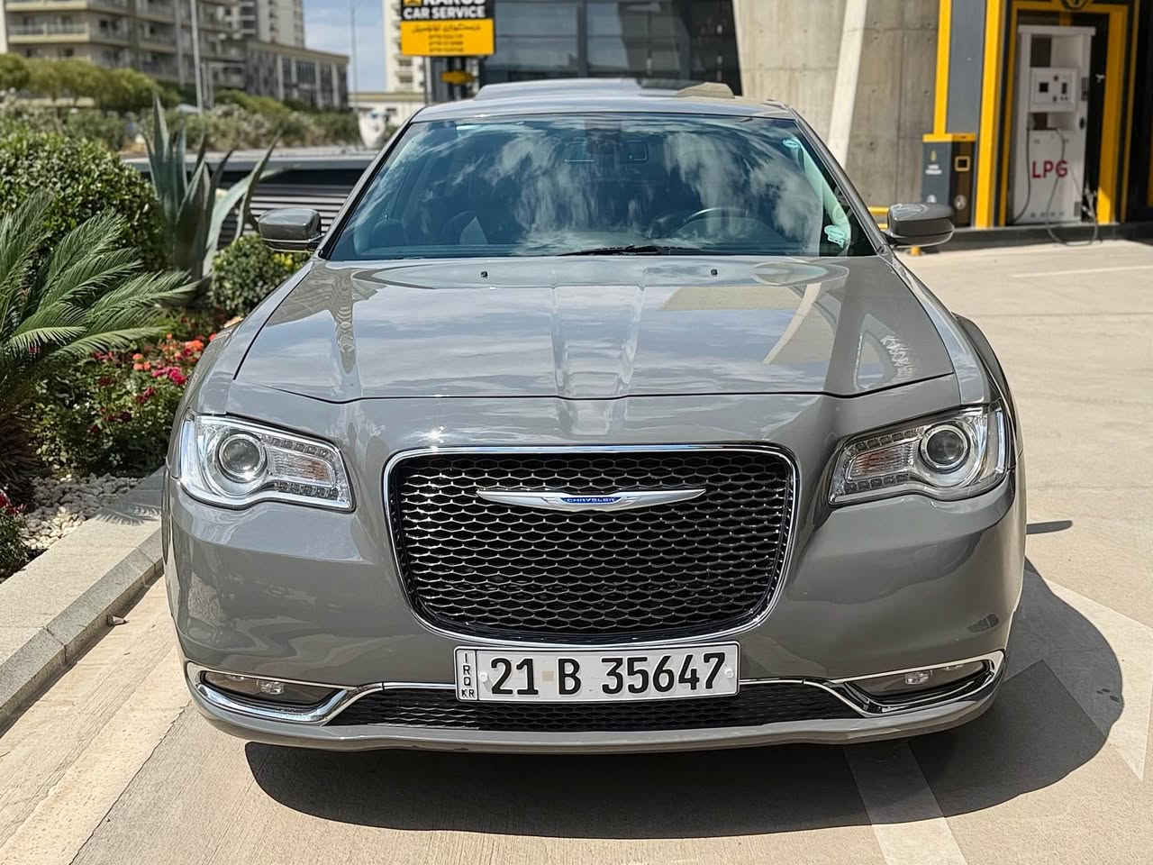 Chrysler 300 Touring⚜️
‎مودیل:2019
54.000mil ماشي
كلین تایتل كل شيء بشرط✅
 ‎:مواصفات
٢بصمة،كیر بالسكان،شغال،شاشة جبيرة،كشنات جلد حار
‎‏‎…مرايه حار،تحديد سرعة،مركزي،كاميرا،بانوراما، لایتات ليد

‎محرك ٦ سلندر. كل شيء بشرط 
سعر:$💵285
سلیمانی📍
0773 554 8009📞 السليمانية, العراق

