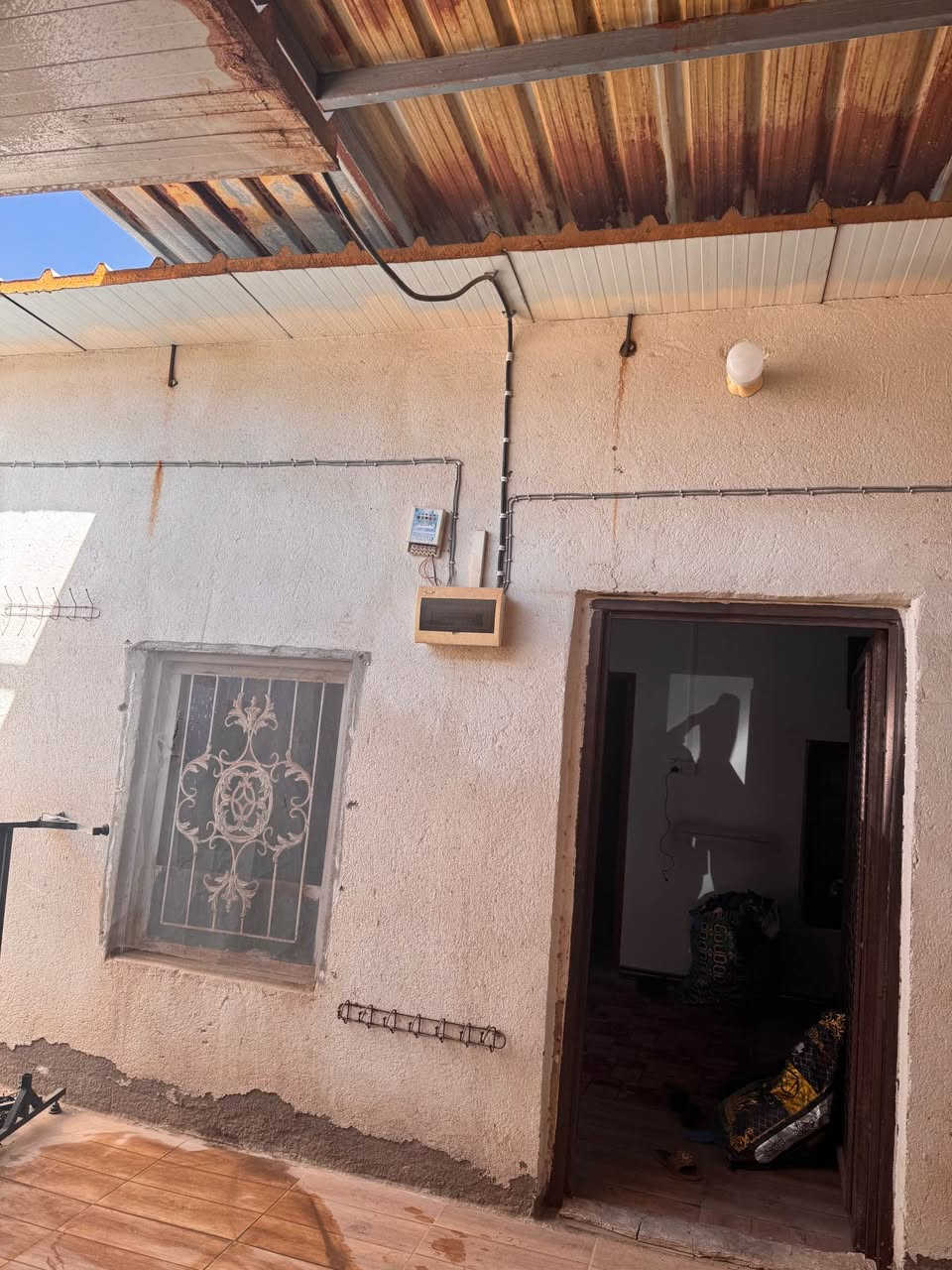 بيت تجاوز للبيع يحتوي على غرفتين وصاله ودوانيه وطارمه وحمام وارضيه سيرايمك والسقف سندويج موقعه القبله سوق الكبير(القديم) للاستفسار 7735251029 البصرة, العراق


**إذا كنت صاحب هذا الإعلان وتريد حذفه لأي سبب، رجاءا أرسل رسالة إلى الدعم الفني**