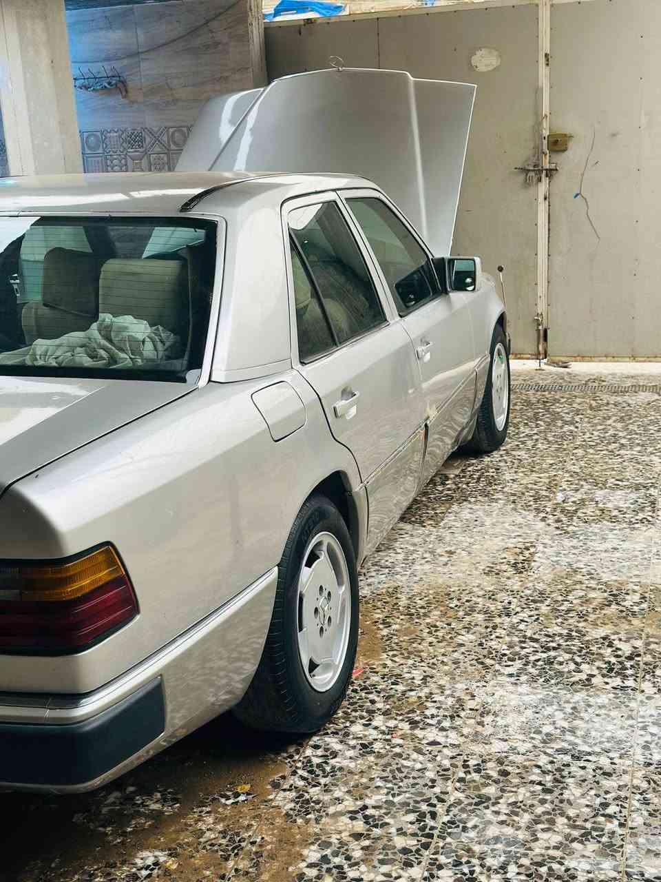 سلام عليكم مارسدس لبيع مكينه ثنين ونص ونجي موديل 85 مصبوغه لجماليه سياره خير من الله ماناقصهه شي السعر 43 مكان بغداد بسمايه لاسفسار ***********
