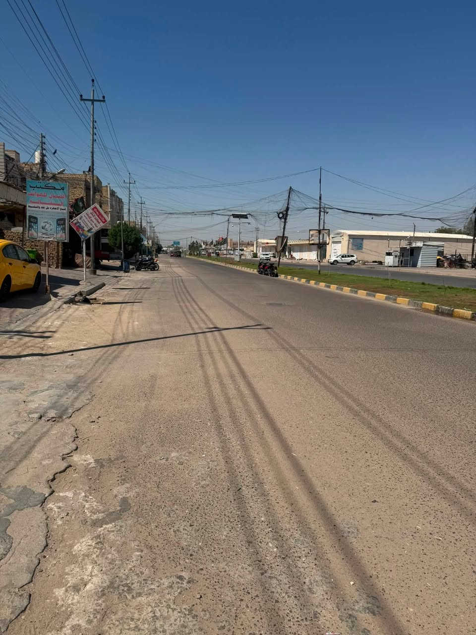 يا الله 

الدار البيع ٢٠٠ متر السايدين مال كراج بغداد البيت يحتوي على 
٢ غرف مال نوم وبطابق الثاني غرفه 
وصاله ومطبخ واستقبال وحمامات واحد داخلي وثنين خارجي البيت على شارع تجاري مقابيله ساحه البيت الاتصال على الرقم ما متواجد على الفيس ***********
