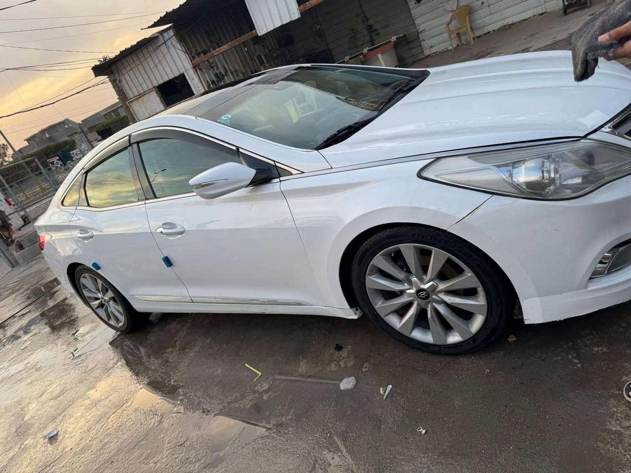 السلام عليكم 
ازيرا 2012 خليجي بيها بارد فقط باب خلفي وتكحيل يم قبغ بانزين
دعاميه صبغ كسر مكفول
سياره ماشيه 240
رقم بغداد انكليزي جديد صدر جديد 
تخم تاير ووياله جدد مال حاويه الوياله ماخذهم تبريد حمدلله ممتاز عبوه فيت بم جديده 
ادامه قبل شهر الغرفه الاحتراق
مي الي بيها اصلي زيتي الاخضر
نواقصها لغيت بوري تدفئه يكلف 100 الف فقط
تجي تشوفهة وتدلل
المحموديه ***********
