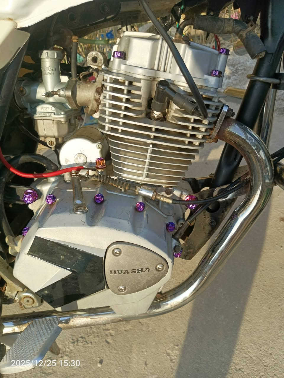 السلام عليكم يابا من رخصه الدمن هيوشه موديل 2017 أوراق منفيس كامله والنظافه ماشاءالله كدامكم فول نكره صلف+بصمه يعني تشغل وتتوكل السعر 725الف بي مجال بسيط بس الشراي يراسل 
***********
