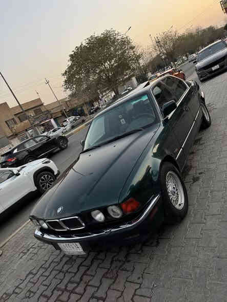 سلام عليكم 
بيئم 740 اصل
 مكينه مسكر V8
تبريد شغال كلشي شغال
السياره جاهزه من كلشي كهربائياته كله شغاله 
كشنات كهربائيه برده خلفيه وبرده بيبان 
صدرهه جديد 90‎%‎
كشر ونضافه مثل متشوفون كلهه جديده وشغاله 
رقم بغداد سنويته لل26 
***********
سعر مناسب جداً
