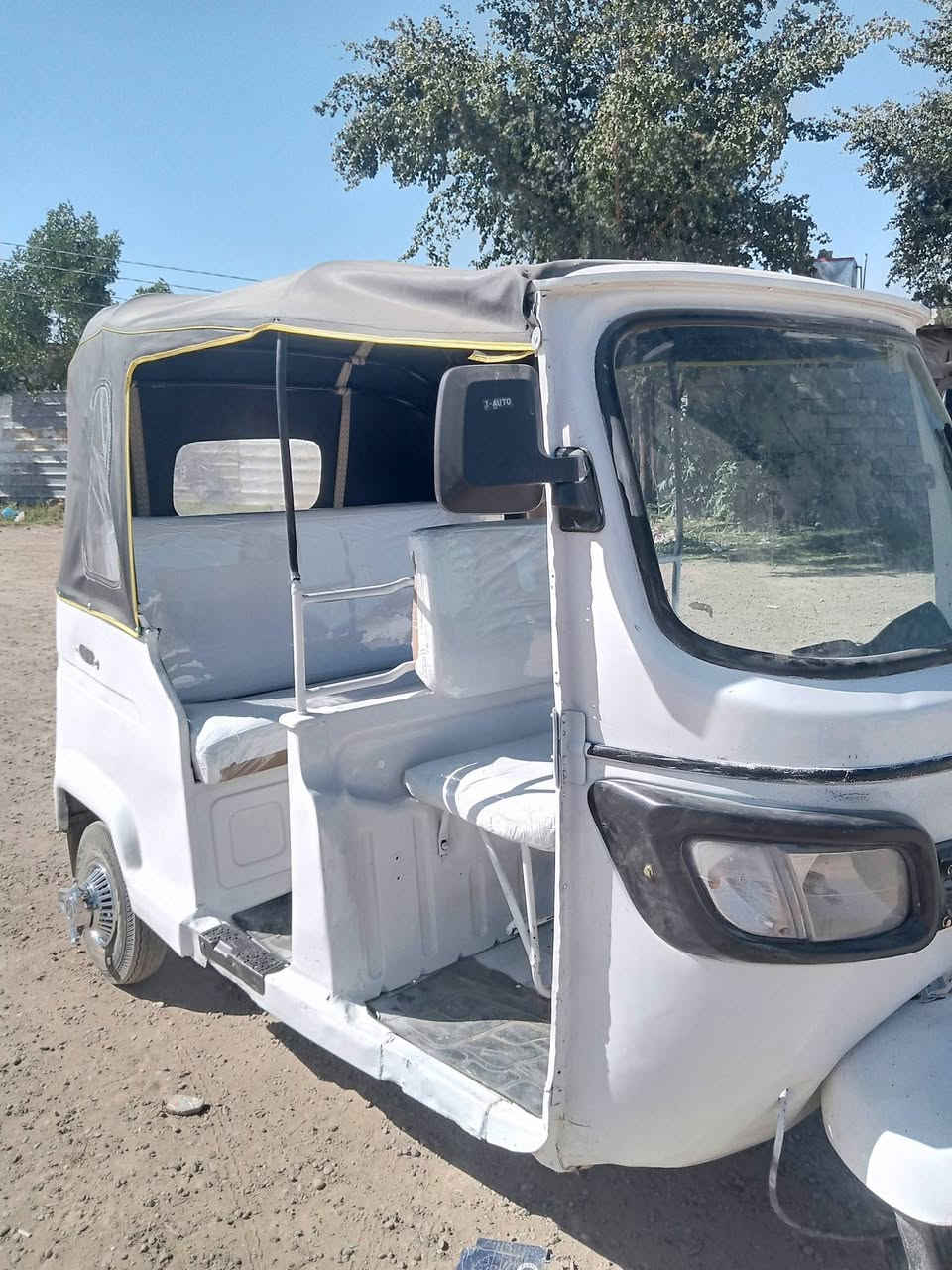 السلام عليكم. شباب. تكتك. للبيع موديل 16معمره. تكتك . اوراق ونقص ورقتين كبل للشارع.  تكتك  ماناقصه شيء مكينته شديته بل 25 جديده وحاليا فقط. بوش وبستم مجفته
السعر 3ملايين وبيه مجال للطيبين المكان. ابو غريب قرب جسر الزيتون 

الاتصال ع الارقام 
***********
***********
