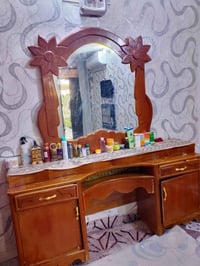 ميز مرايه • العمارة • غرفة نوم