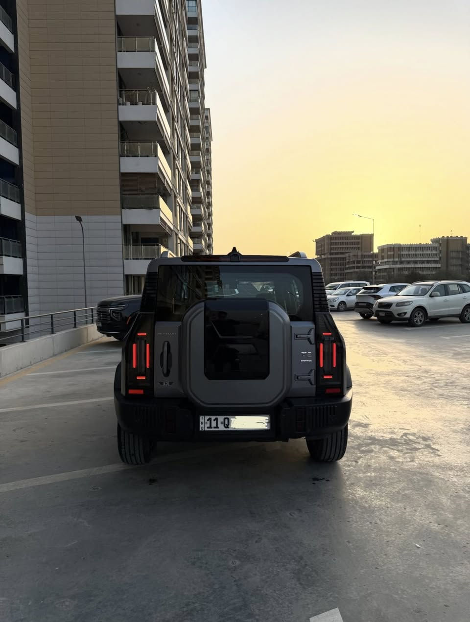 جيتور T2 2025
جيتور T2 2.0L LUXURY

الموديل: 2025 (هارلم)
العداد: 11,000 كم قابل للزيادة

اللون: السلفر (المات الطافي) المميز داخل زيتوني

المحرك: 4 أسطوانات L 2.0 تيربو 254 حصان حقن مباشر
عزم الدوران (نيوتن-م): 390
ناقل الحركة: اوتوماتيكي دبل كلاتش من 7 سرعات
نظام الدفع: نظام دفع رباعي متطور من BorgWarner

الضمان الأساسي: 6 سنوات وعداد كيلومترات مفتوح
ضمان المحرك: 10 سنوات او 1،000،000 
بعدها داخل الضمان و الصيانة كلها داخل الشركة 

المواصفات:

*فتحة سقف بانوراما 1.1م
*إطارات قياس 20 إنچ
*الصندوق شفط
*الشباك الامامي المضاء  بجيتور 
*مثبت سرعة مع رادار تفاعلي
*نظام القيادة شبه الذاتية
*نظام الكبح التلقائي في حالة الطوارئ
*نظام تحذير الاصطدام الامامي والخلفي
*كاميرات محيطية 540 درجة
*حساسات أمامية وخلفية
*نقطة عمياء
*نظام تحذير مغادرة المسار
*نظام المساعدة للبقاء في المسار
*شاشة التحكم بقياس 15.6 إنچ
*شاشة القيادة بقياس 10.25 إنچ
*نظام صوتي متطور 12 سماعة من Sony
*نظام أبل كاربلاي وأندرويد أوتو لاسلكي
*نظام اوامر و تحكم صوتي
*مقصورة الركاب من الجلد الفاخر والكنتارا
*مقعد السائق والراكب كهربائي
*مقاعد السائق والراكب مبردة
*مقاعد السائق والراكب مزود بذاكرة لحفظ 3 وضعيات الجلوس
*إنارة ترحيبية مع إنارة محيطية متعددة الالوان
*عتبات الأبواب مضيئة
*مصابيح أمامية وخلفية أوتوماتيكية LED 
*التكيف التلقائي للضوء العالي
*نظام تقليل الضجيج النشط مع زجاح مزدوج
*المرايا الجانبية قابلة للطي كهربائياً ومدفئة
*دخول ذكي و تشغيل عن بعد
*خاصية إغلاق نوافذ وفتحة السقف عن بعد
*شاحن هاتف لاسلكي سريع
*نظام تنقية الهواء PM2.5 وفلتر N95
*مسند الذراع الوسطي مع ثلاجة
*انماط قيادة متعددة للطرق الوعرة
*وسائد هوائية امامية و جانبية عدد 6
*ماسحات الزجاج الأمامي مع حساس للمطر
*دوسات جانبية
*نظام الفرامل الأوتوماتيكي Autohold
*نظام التحكم بنزول المنحدرات
*نظام المساعدة لصعود المرتفعات
*نظام مراقية ضغط الاطارات

مكان السيارة بغداد/المنصور ***********
