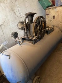 بطل هواء حجم 300 لتر لبيع مكاني الدورة  07816620052