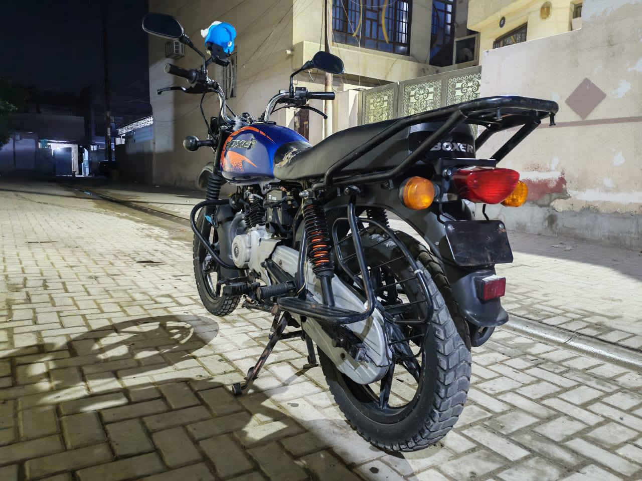 سلام عليكم دراجة بوكسر موديل 22 اوراق اصولية جاهزة للبيع عدا النواقص الموضحة بالفديو السعر مليون و100 وبي مجال للشراي مكاني البياع شرطة الخامسة سويب رقمي *********** متوفر واتس
