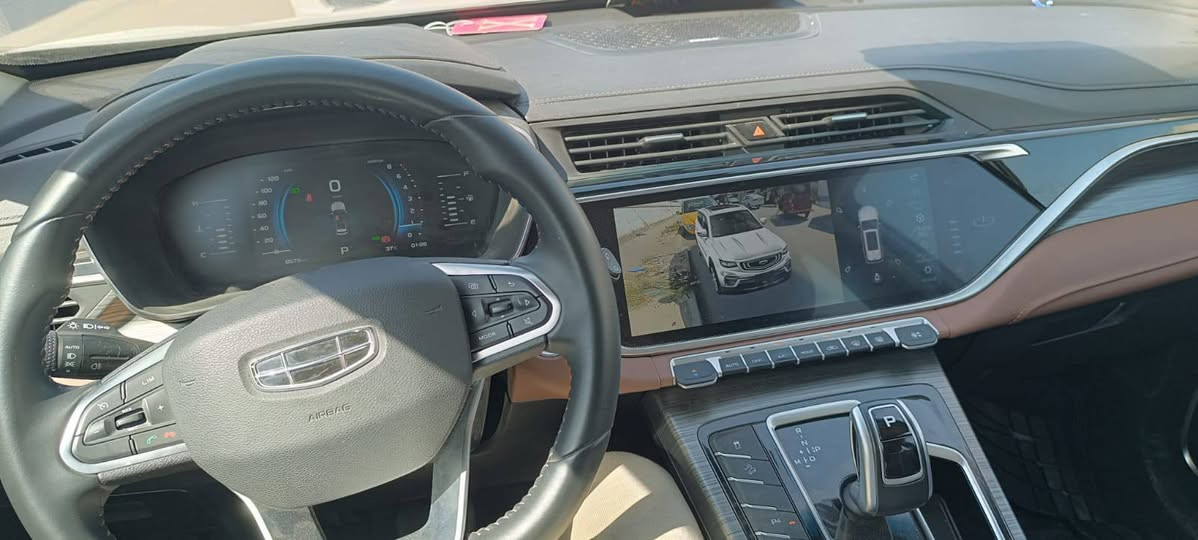 جيلي ازكارا موديل 23
( ماشية ١١ آلف كيلومتر فقط)
 – رقم بغداد إنكليزي، هزة جديدة 2025

⚡ محرك فولفو 1.5 تيربو – 177 حصان / 290 نيوتن.متر
🛡 10 إيرباك + 4 كاميرات محيطية 360°
 + رادارات  360° + مثبت سرعة تفاعلي وقيادة شبه الية
🖥 شاشة 13 إنش تدعم العربي + (٨ سماعة محيطية)
🛋 جلد نابا فاخر (لون عسلي) + بانوراما + تبريد قطعتين مناخ منفصل بالتحكم
🌟 دخول ذكي  + قفل تلقائي + أوتو هولد +ثلاجة صغيرة بالتجوة الوسطية

🌐 اطار وويل كب 18 إنش + مرايا كهربائية قابلة للطي +المرأة الوسطية تعتيم تلقائي Auto Dim
ترحيب ذكي بالانارات مع غلق النوافذ والبانوراما اوتوماتيك عند الغلق .،فتح الابواب بالاقتراب من السيارة اوتو .. اربع جامات اوتو وفتحة بانوراما اوتو 

سيارة رزانة وسريعة واقتصادية ومريحة بالقيادة وتنسى شي اسمة ادوانز باقسى ظروف القيادة وتبريد ما شاء الله ثلج
السعر 135

📞 ***********
