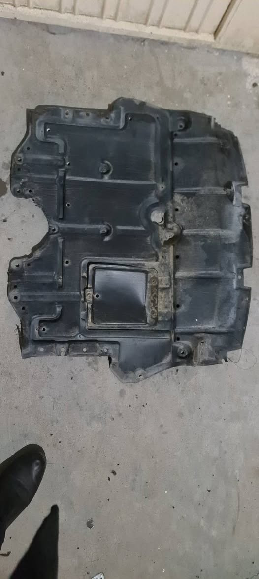 بۆ فرۆشتن خوار بازار
درع ماجێستا و شاهینە 
سبێر لۆک 
تاقم گاعی بەرپێ بێجی نایلۆن تێگیراو 
تاقم گاعی رساسی کامل 
شیش و اشیاکانی ناو سنوقم هە یە 
*********** سلێمانی
