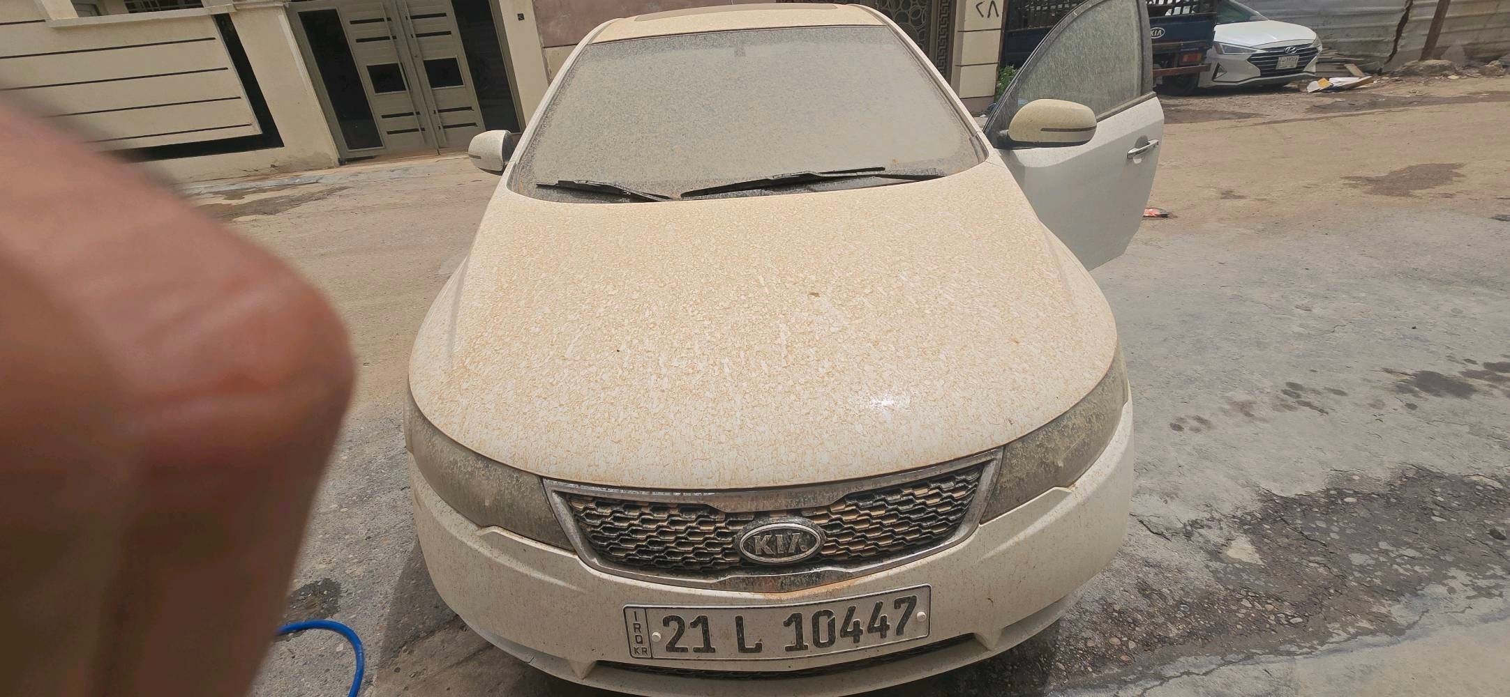 سيراتو ١١ فول بيها نص باب رش وبيها باردات  فقط رقم جديد سنويه نافذه شمالي ١٠٠$ وبيها مجال 
بغداد دورة ***********
