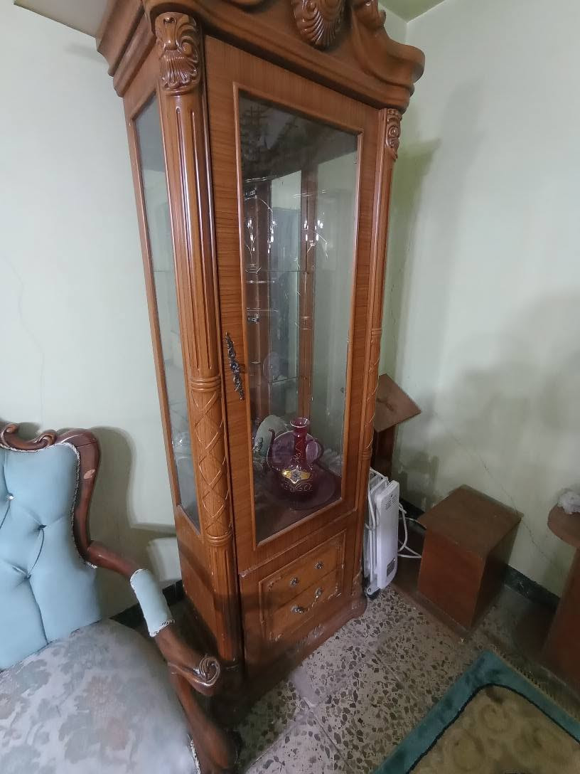 فاترينه بحاله جيده جدا  
ملاحظه الجام البنص ما موجود والتحفيات مو وياها النجف, العراق


**إذا كنت صاحب هذا الإعلان وتريد حذفه لأي سبب، رجاءا أرسل رسالة إلى الدعم الفني**
