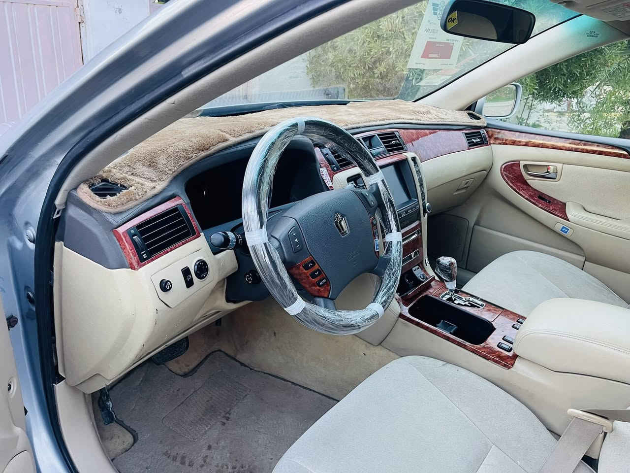 سلاوخوا له هه مو لايك شاينه بو فروشتن براوه
موسفات سي دوكمه بي دعمو ليدران به شرتي كه ڤه رو شنسيو بوياخ 
سياره كه هه مو مسرفيكي كراوه زور تنو توله ماله كه هي ده سي خومه هي معرز نيه 
شوين ده ربند نيخان 
ژم ***********
سعر ٤٧ ماجالي كه م
