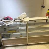 🔴🔵 فاترينات للبيع  ارتفاع  متر و ١٠ سم  العرض ٤٠ سم   عدد ١١  فاترينه ...