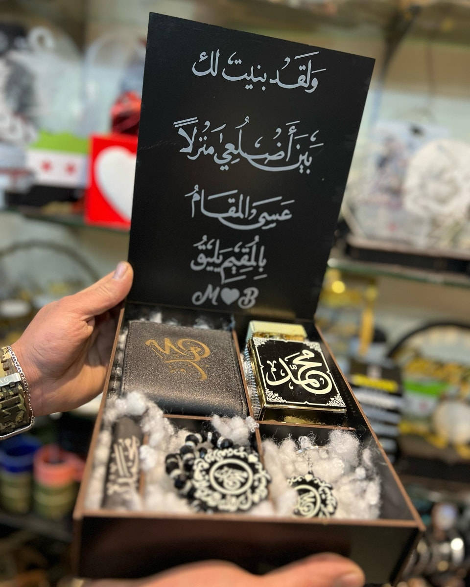 عيد الحب قرب وبلشنا  استلام طلبات حجز الهدايا لتوصل بالوقت الصح 
ودائما منحتار بهدية الشب لهيك عملنالكن 
*بوكس قلاب*
محتوياته
عطر شرقية 
جزدان وسط 
مسبحة بلكسي 
بورتكليه بلكسي 
قداحة 
لتواصي ع بريد الصفحة 
من جميع دول العالم الى دمشق وما حولها 
 #عيدالحب #هدايارجاليه #هدايا #هدية #الفالنتاين #المانيا #امارات #حب


**إذا كنت صاحب هذا الإعلان وتريد حذفه لأي سبب، رجاءا أرسل رسالة إلى الدعم الفني**