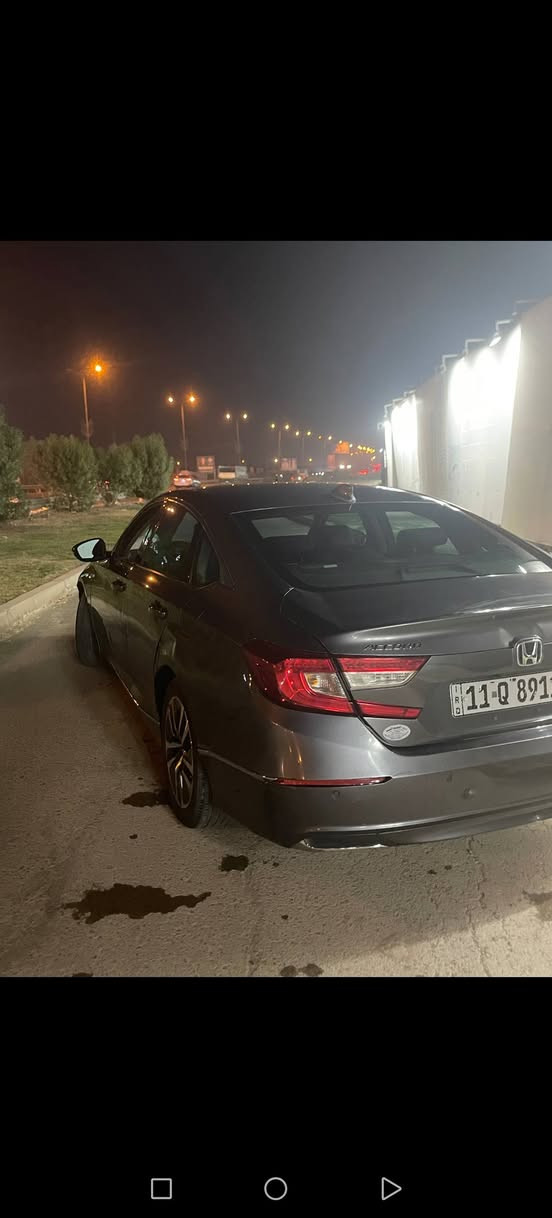 السلام عليكم
هوندا اكورد هايبرد 2022 فول مواصفات أعلى فئة بال اكورد
يعني أعلى شي 
السيارة حادثها واضح بالصورة مكانها بغداد الدورة 
سعرها ١٦٥ 
 هذا رقم تلفوني ***********

