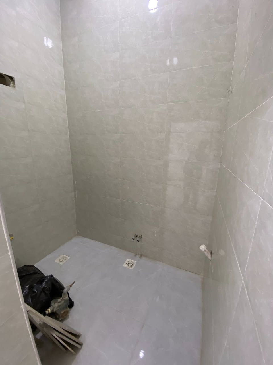 يالله 
مشتمل للإيجار 
بناء حديث 2025
طابقين 
غرفتين نوم 
صاله 
مطبخ حار + بارد 
استقبال (مضيف )
العنوان جمعية الامام ( حي الامام قرب مدرسة ثانوية بغداد  ) 
للاستفسار ***********
