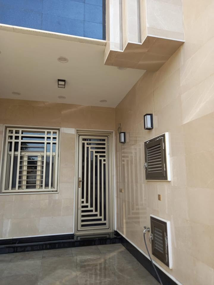 🏡 للبيـــــــع بيت ديلوكس 204م بالشالچية 🏡

الموقع: بغداد - الشالچية  
على شارع عريض 15 متر

التفاصيل:
 •  المساحة: 204 متر مربع
 •  الواجهة: 9.5 متر - مرمر فخم
 •  الشارع: 15 متر - عريض ومبلط
 •  الغرف: 4 غرف نوم واسعة
 •  المواصفات: بناء ديلوكس - تشطيب سوبر
 •  الحالة: البيت فارغ وجاهز للسكن
 •  الاضاءة: واجهة مزخرفة بانارة حديثة
 •  الحديقة: تشجير ومساحات خضراء

للاستفسار: ***********  
السامر للعقار 📞
