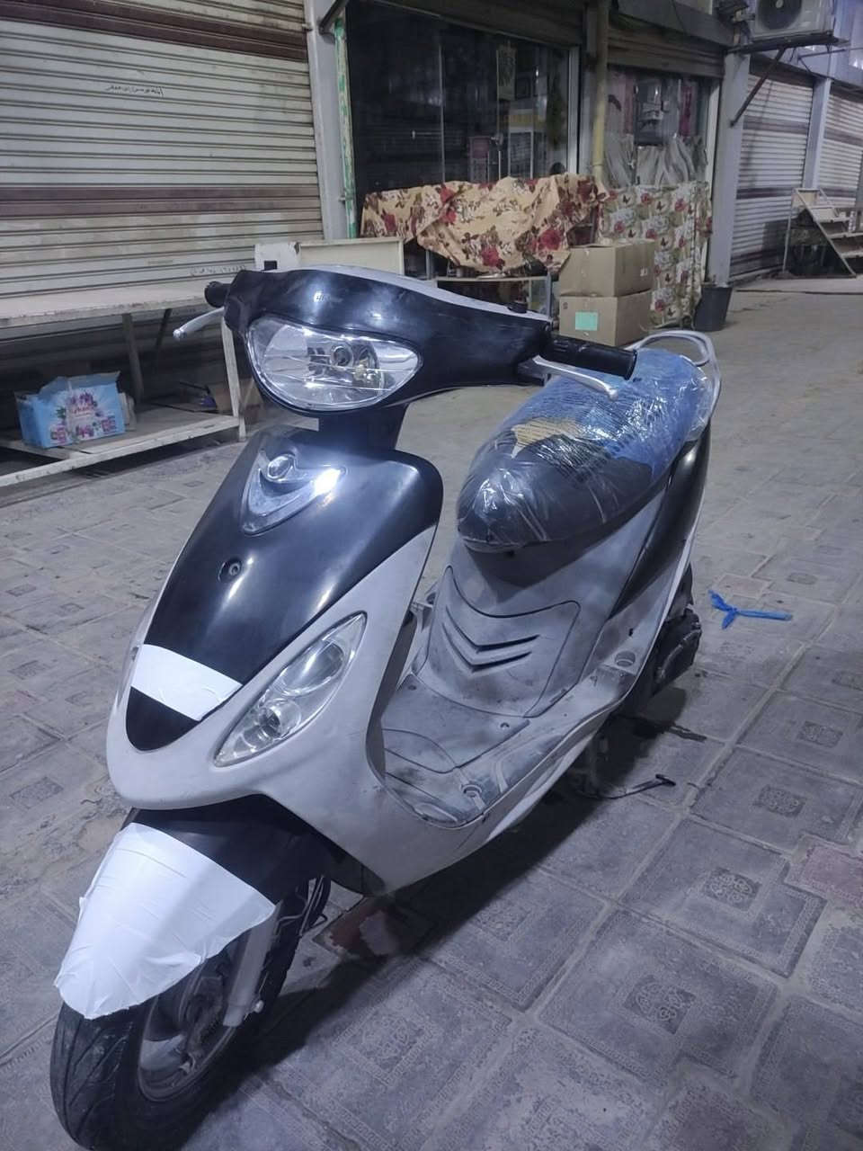 ماكس منغولي
مكفوله كفاله عامه نكره سلف كله شغاله دراجه حاويه فول ملاح 
كلجات رياضي لايت زنون دهن كله موتول مانقصه شي 
دراجه حاويه طالعه من رحمن عله وضع الشركه ختم واحد
سعر 750 او مراوس ابنامه مكان سماوه 
***********
