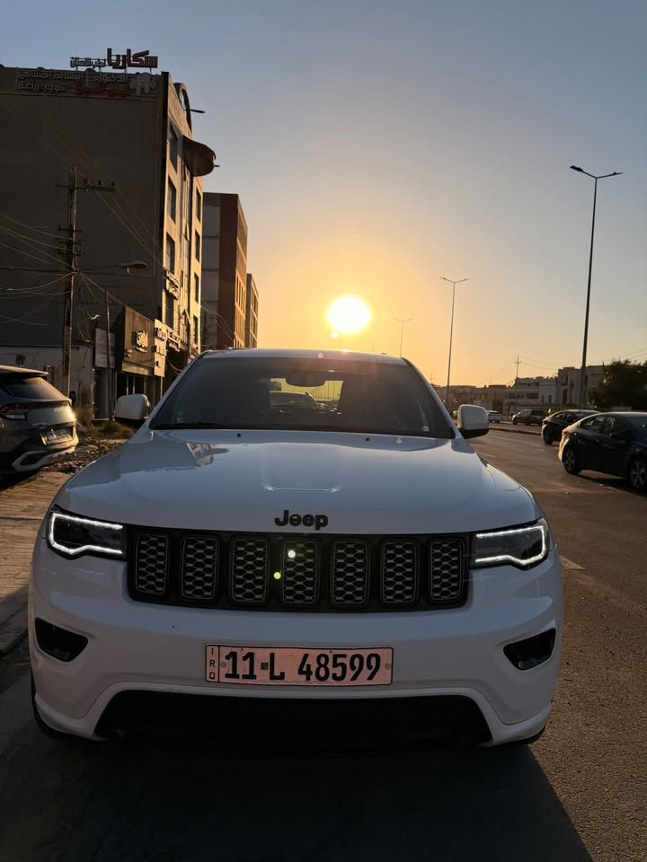 السلام عليكم
جيب بلاك توب 2022 
 3600 فور ويل 4✖️4
مكفولة كير مكينة صبغ حادث بسيط كلين
جاملغ الخلفي فقط بارد بسيط بدون صبغ
السيارة اني مستوردها ع ايدي 

بصمة ابواب ترحيب + تشغيل عن بعد

شاشة جبيرة + كامرة + كار بلي

رادار جانبي + خلفي

كشنات جلد + كنتاره + تدفئه

ستيرن تدفئه

جنطة كهرباء 

ماوس تحكم مودات القيادة

سستم صوت + دمام خلفي 

لد نهاري  .. هواي مواصفات بعد السيارة ب اسمي تحويل مباشر 
السعر 270 شدتين و70 ورقة 
بغداد البلديات ***********
