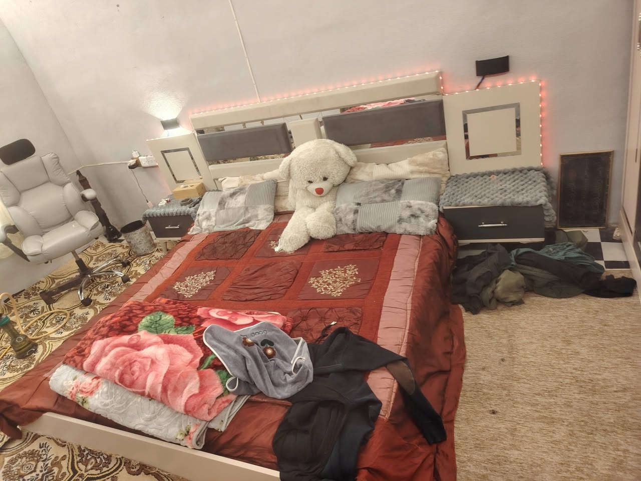 للبيع اول شده اله اي ضرر ما بيه قفل 400
بغداد البياع.*********** ماخذه جديده من شركه ما صارله شهرين
