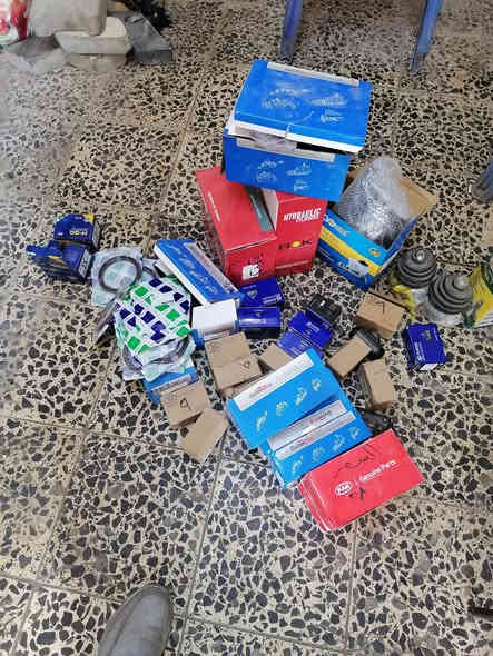 السلام عليكم. عندي ادوات بستا وبريجو. عنبار بريك رءيسي و عنبار خلفي عدد 16وعنبار كلج اعلى فتون وعنبار فتون. ابيعهن سعر جمله *********** مكان نجف حي المكرمه
