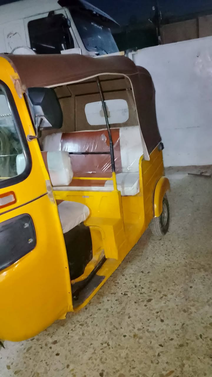 السلام عليكم تكتك موديل ٢٠١٩شهر ١١ معمره بس دوس ال#سعر ٦ ملاين وبيه رقم وسنويه  مجال مكان بغداد حي البتول للتصال ***********
