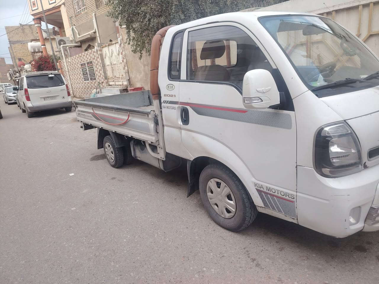 كيه ٢٠ سياره جديده *********** سعر ١٢٢ وبيه مجال بسيط
