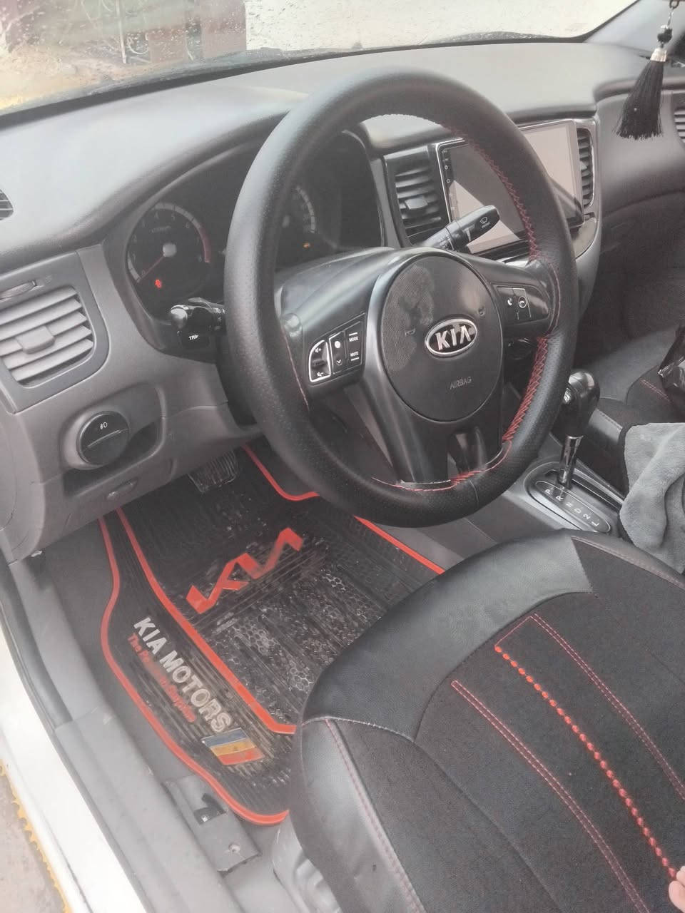 كيه ريو برايد
رقم نينوى الماني 
موديل   2010
بلا ضرر شرط 
محرك وكير شرط 
تبريد تدفئه شغال 
***********
