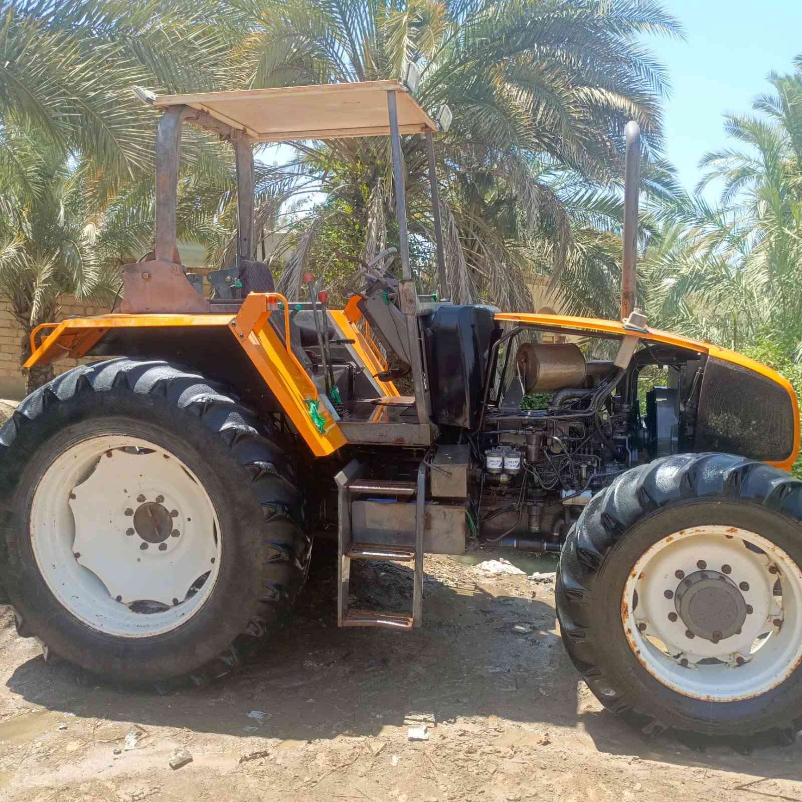 رينو 140 صفر جاج جاهزة ماعدا  الكير النمر 1و2و3 يفلت محرك جديد اجهزه الرفع والاستيرن جدد بدون السعر 13مليون وبيه مجال استفسار اكثر الإتصال عالرقم ***********
