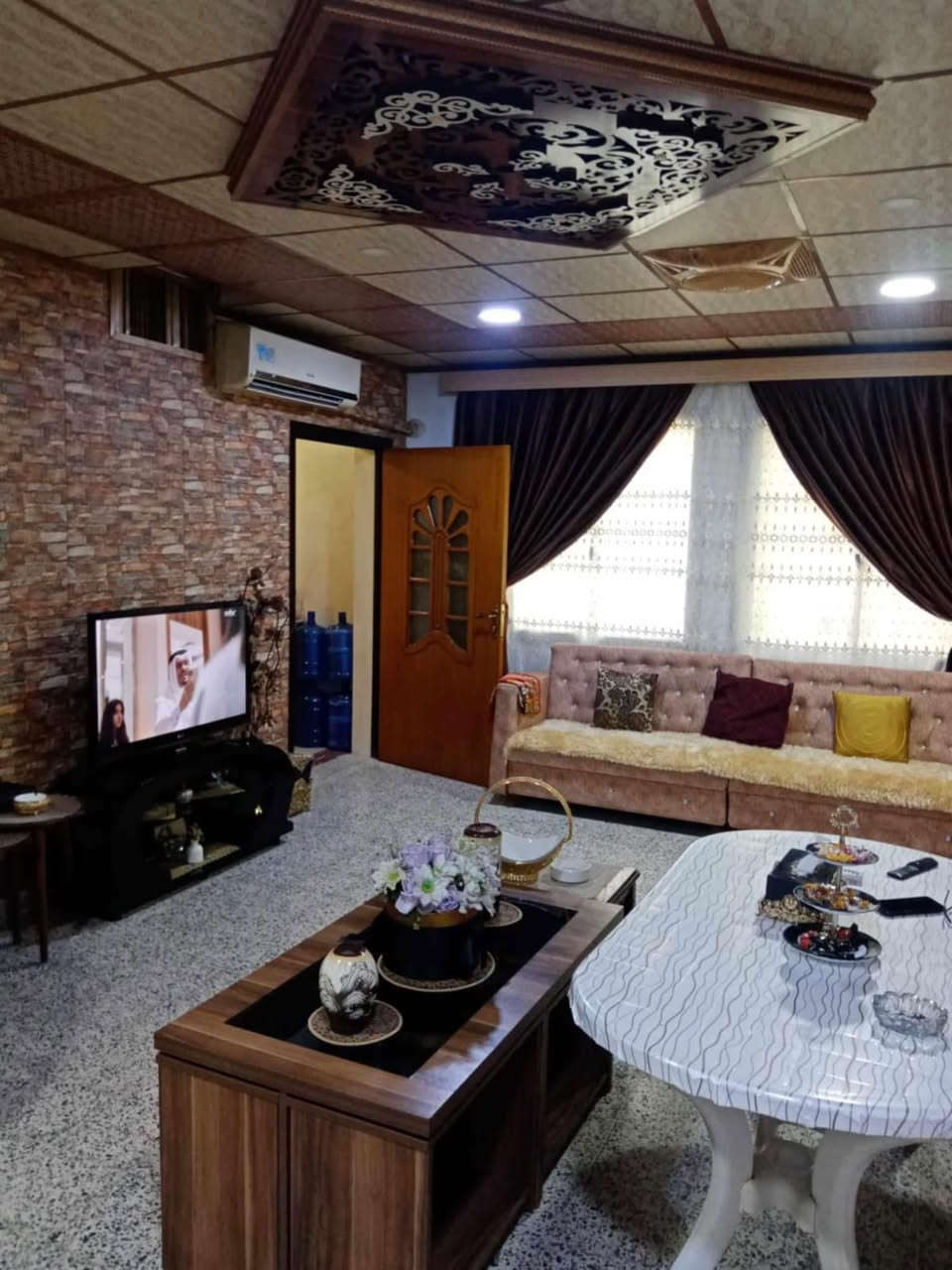 بيت للبيع حي دوميز فئة Bمطور مساحة البيت 300 واجهة 12البيت جدا نظيف ومصروف علي واحلا من الصور طابق واحد كراج  حديقه اماميه وحديقه خلفيه وغرفتين واستقبال ومطبخ وصحيات ومخرن بلبيتونه وسعره مناسب للاستفسار الاتصال على الارقام
***********
***********.
