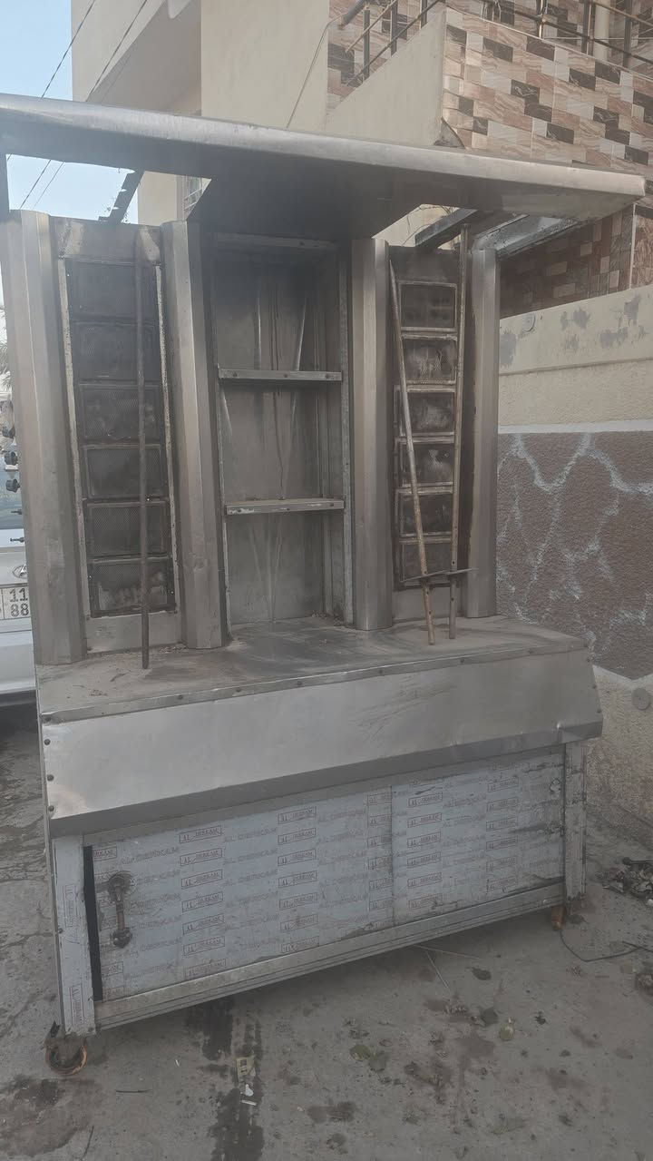 السلام عليكم 
غراض مطعم البيع سعر مناسب 400بيه مجال
نتصل ***********
